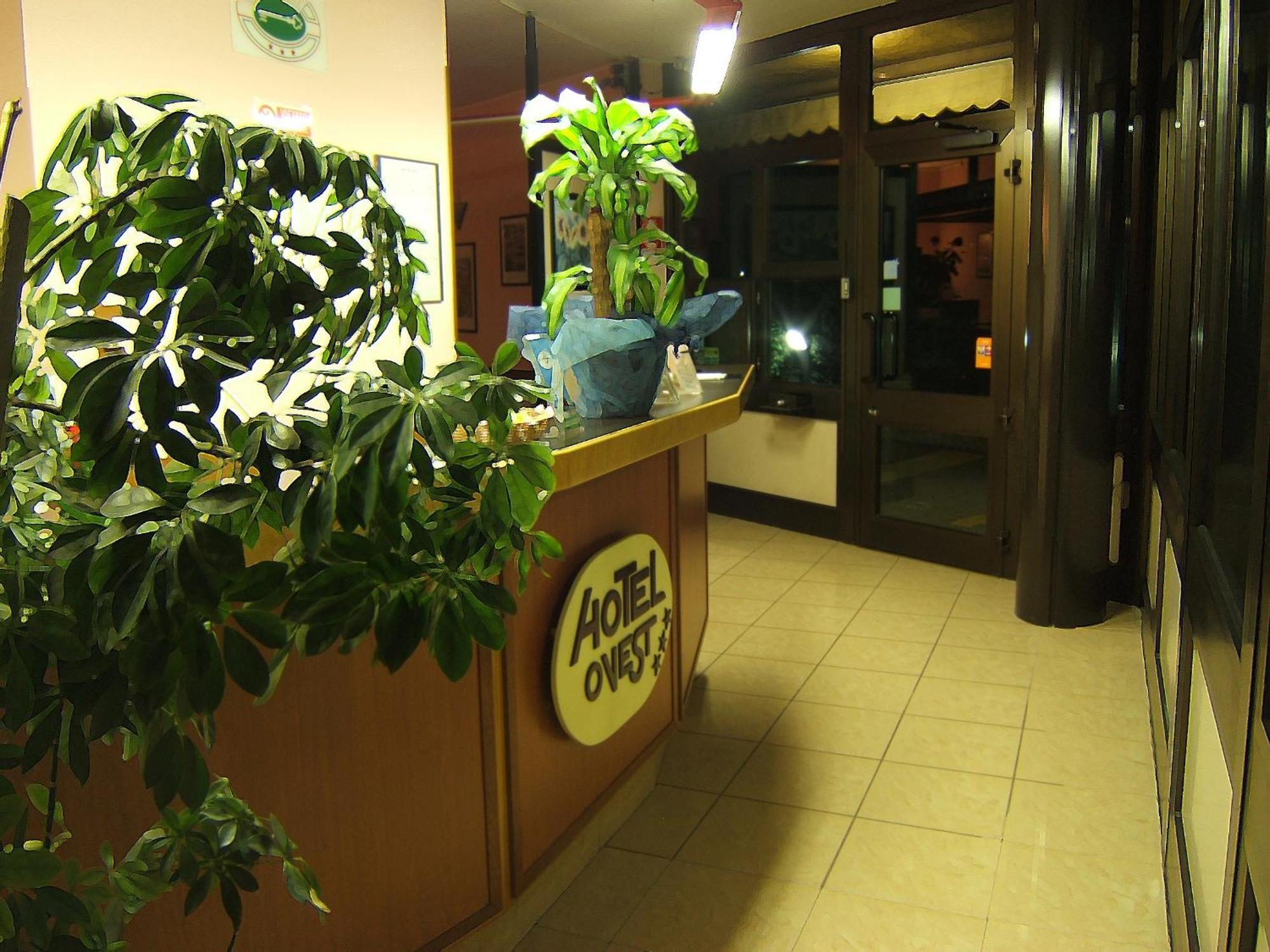 Hotel Motel Ovest Vittuone Exterior photo